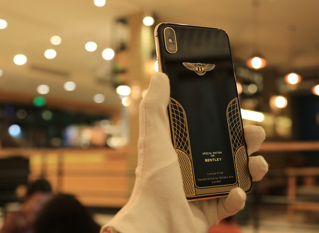 Ngắm iPhone XS Max mạ vàng 18k đầu tiên ở Việt Nam-5