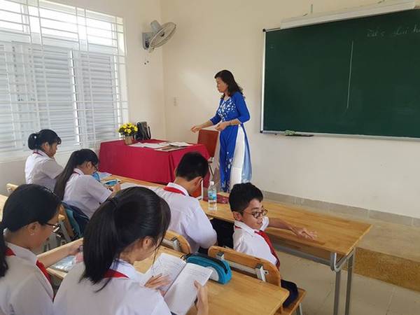 Nghị lực đến trường của nam sinh tí hon 18 tuổi, nặng 20kg-4