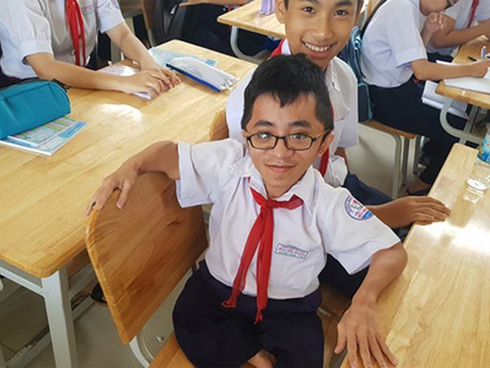 Nghị lực sống phi thường của cô bé chim cánh cụt-5