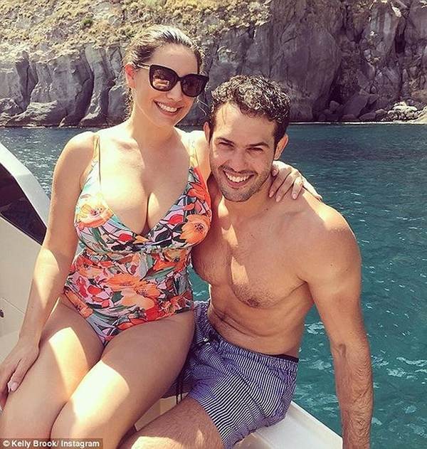 Hé lộ ảnh lịch 2019 gợi cảm của mỹ nhân được coi là kỳ quan thứ 8-10