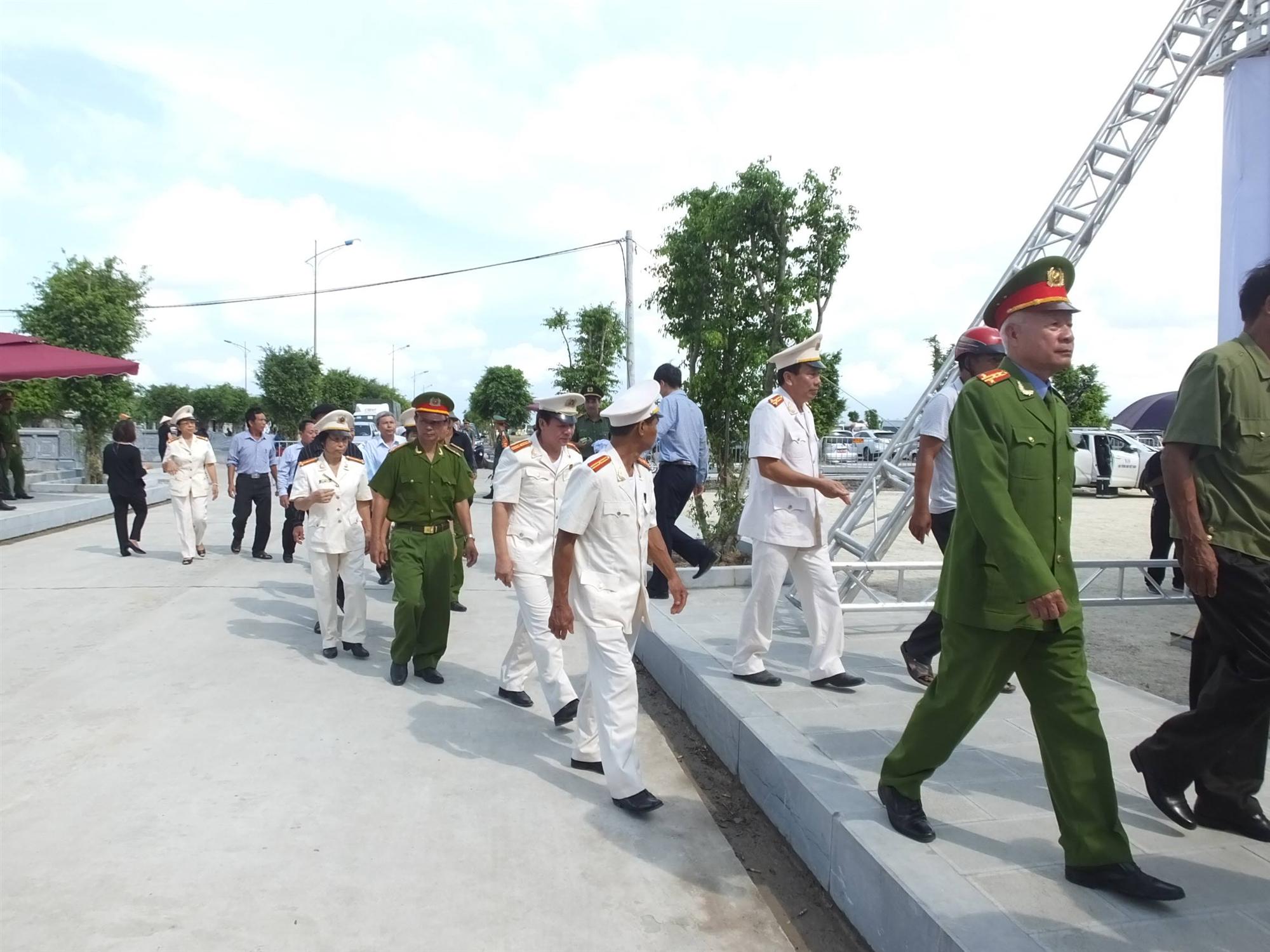 Hẹn về bên Chủ tịch nước, gọi từ bằng hữu để mãi chia xa-6
