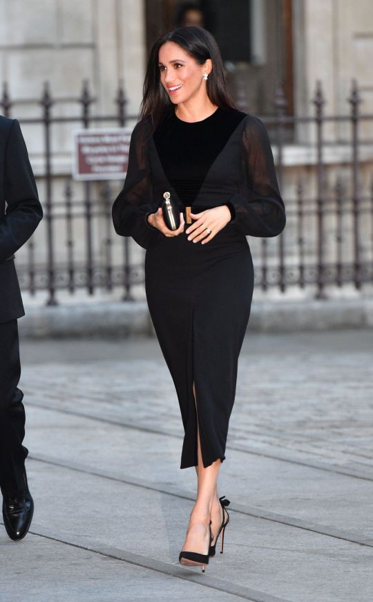 Meghan một mình đi sự kiện hoàng gia, vô tình hé lộ những điểm khác lạ làm dấy lên nghi ngờ cô đang mang thai-2
