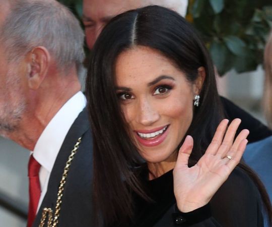 Meghan một mình đi sự kiện hoàng gia, vô tình hé lộ những điểm khác lạ làm dấy lên nghi ngờ cô đang mang thai-3
