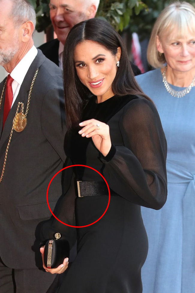 Meghan một mình đi sự kiện hoàng gia, vô tình hé lộ những điểm khác lạ làm dấy lên nghi ngờ cô đang mang thai-4