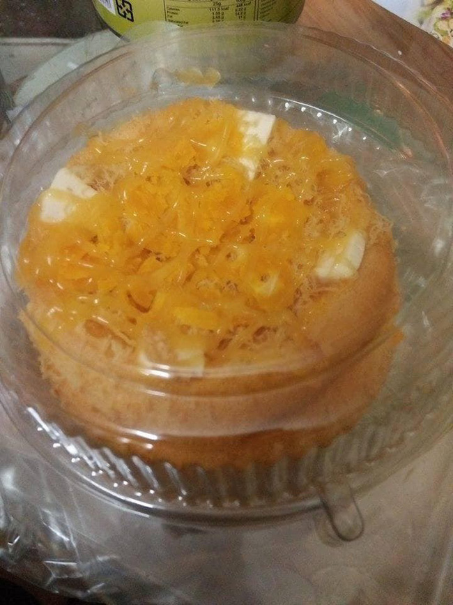 Cô gái bị MXH ném đá tơi bời vì bỏ 65 nghìn mua online bánh bông lan trứng muối rồi chê: Tanh tanh lờ lợ, ăn phí mồm!-1