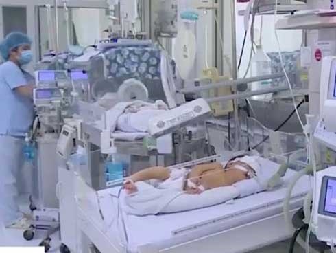 Loại virus khiến nhiều cha mẹ Việt hốt hoảng dễ dàng lây khi hôn trẻ