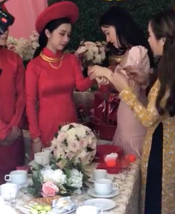 Hàng loạt sao Việt vướng phải tin đồn mang bầu, nguyên nhân cũng chỉ do váy áo phản chủ-1