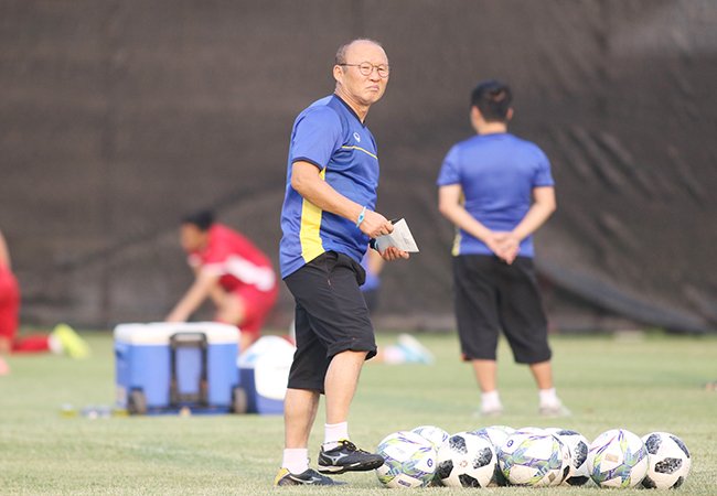 Tuyển Việt Nam chuẩn bị AFF Cup: Thầy Park vượt khó thế nào?-3