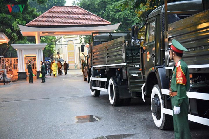 Hình ảnh cỗ linh xa đưa linh cữu Chủ tịch nước Trần Đại Quang về đất Mẹ-10