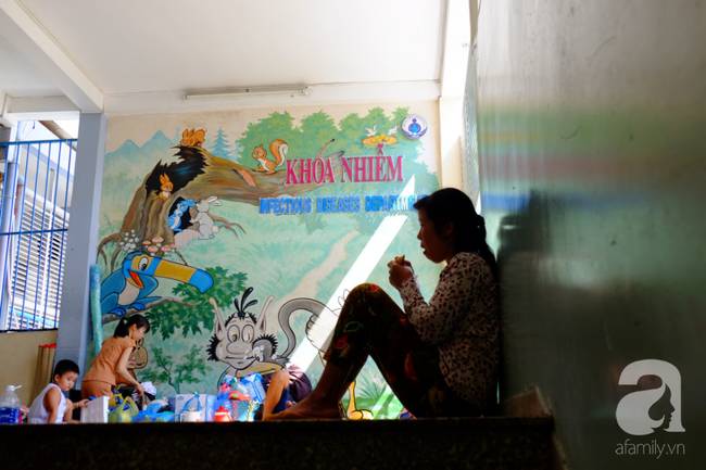 Phụ huynh rối bời vì trẻ bị tay chân miệng ở TP.HCM tăng gấp 5 lần-1