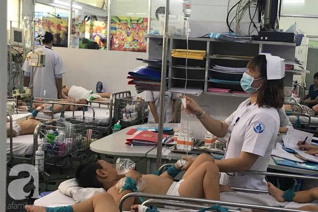 Phụ huynh rối bời vì trẻ bị tay chân miệng ở TP.HCM tăng gấp 5 lần-3