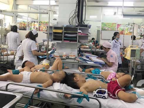 Phụ huynh rối bời vì trẻ bị tay chân miệng ở TP.HCM tăng gấp 5 lần