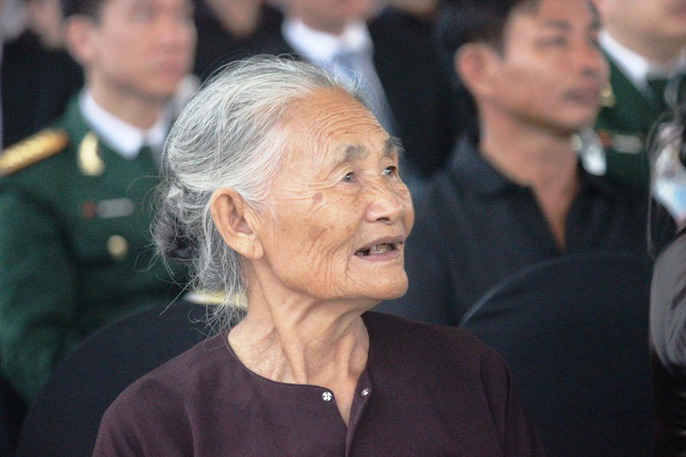 Người dân quê nhà rơi lệ xem Lễ truy điệu Chủ tịch nước Trần Đại Quang-5