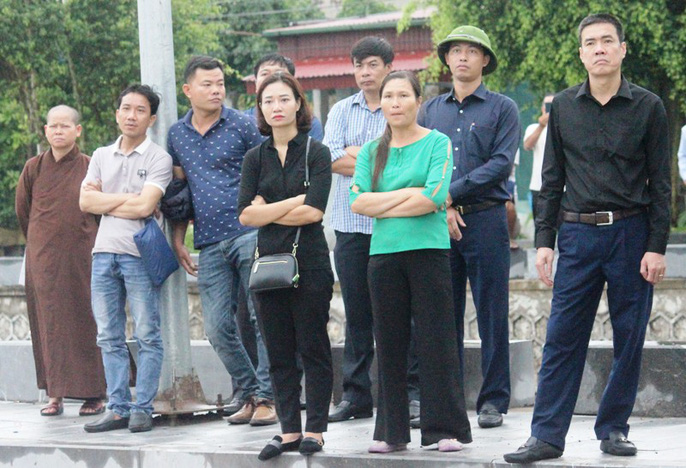 Người dân quê nhà rơi lệ xem Lễ truy điệu Chủ tịch nước Trần Đại Quang-10