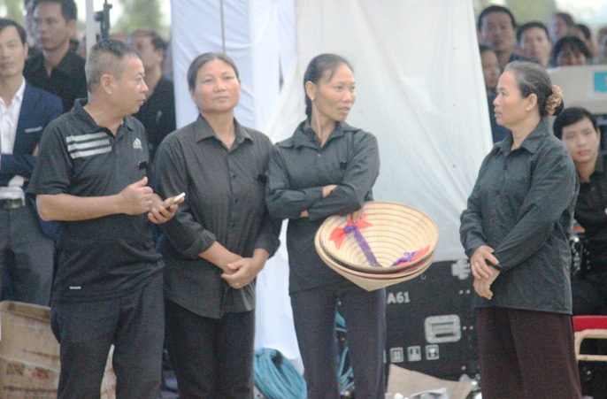 Người dân quê nhà rơi lệ xem Lễ truy điệu Chủ tịch nước Trần Đại Quang-11