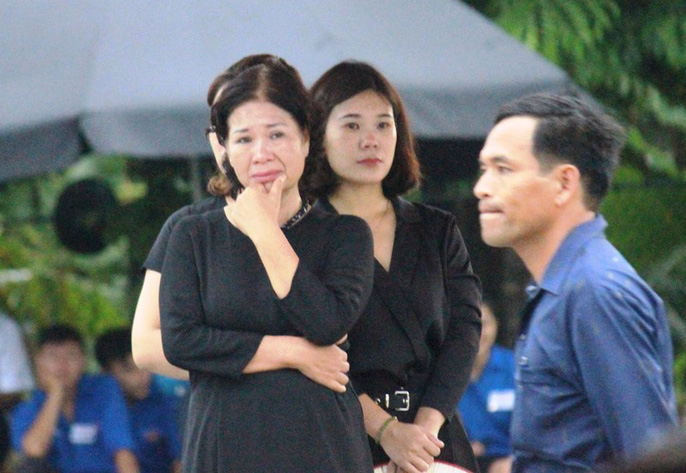 Người dân quê nhà rơi lệ xem Lễ truy điệu Chủ tịch nước Trần Đại Quang-12