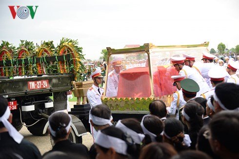 Lễ an táng Chủ tịch nước Trần Đại Quang tại quê nhà-28