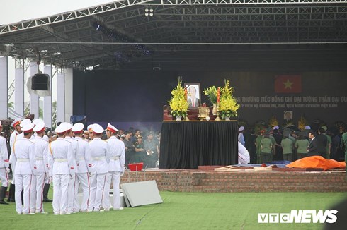 Lễ an táng Chủ tịch nước Trần Đại Quang tại quê nhà-24