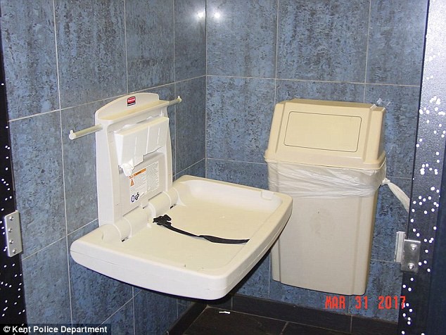 Mẹ kinh hoàng chia sẻ vệt đen chết chóc trên bàn thay tã công cộng cùng lời cảnh báo an toàn mà phụ huynh cần lưu ý-3