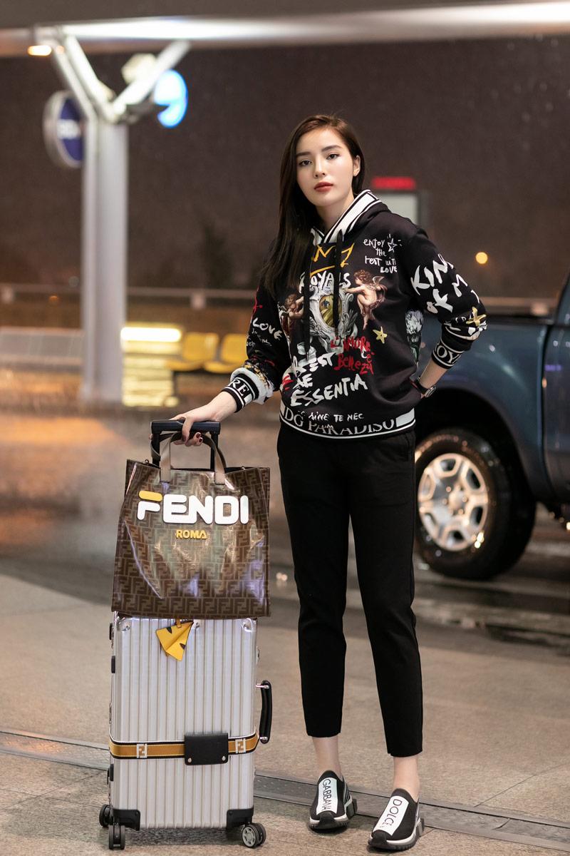 Đồ hiệu chất đầy giường, Kỳ Duyên vẫn than rằng không có gì mặc để xuất ngoại-6