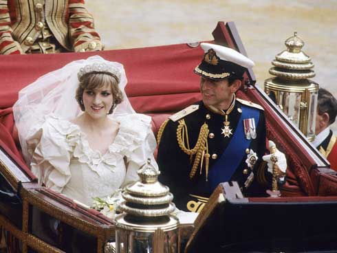 Lần đầu tiết lộ âm mưu của cha đẻ bà Camilla, khiến Thái tử Charles không lấy được người mình yêu, Công nương Diana buộc trở thành kẻ thay thế-4