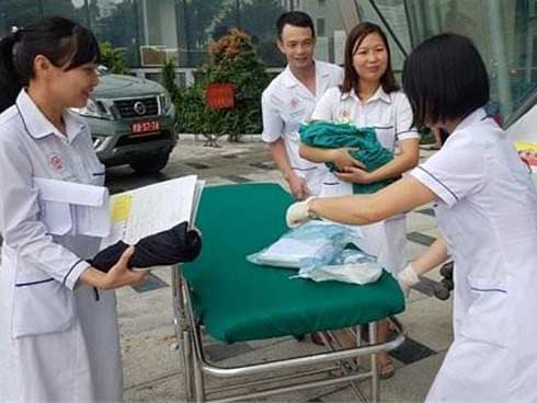 Hà Nội: Sản phụ sinh con trên taxi khi đang đi đến bệnh viện-1