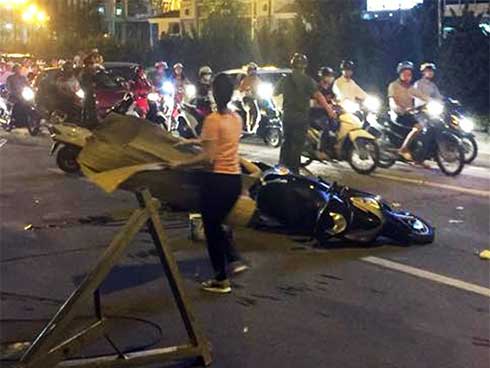 Nạn nhân thoát chết vụ thanh sắt rơi: Có vật rơi xuống sau xe, quật mạnh làm tôi ngã-6