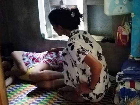 Cô giáo mầm non tố bị chồng cướp mất con, truy sát giữa đường trước mặt công an