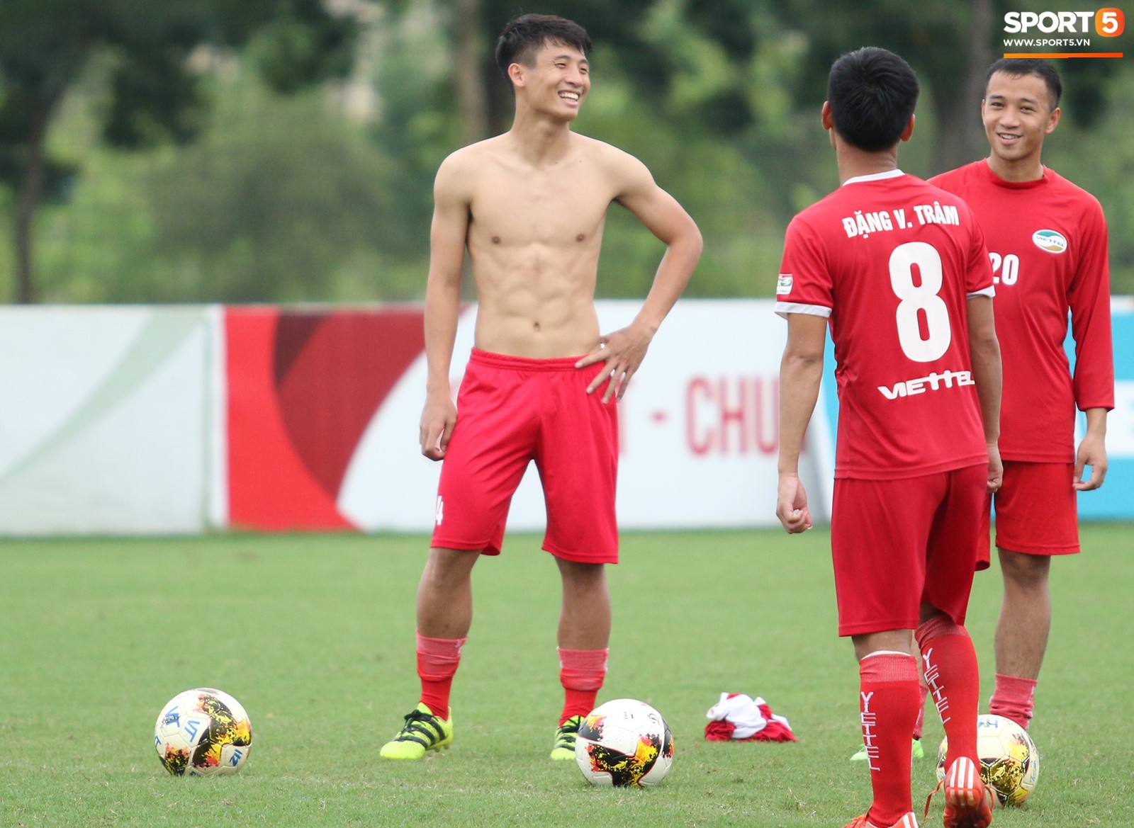 Bùi Tiến Dũng lại khoe body 8 múi cực phẩm khiến fangirl không thể rời mắt-3