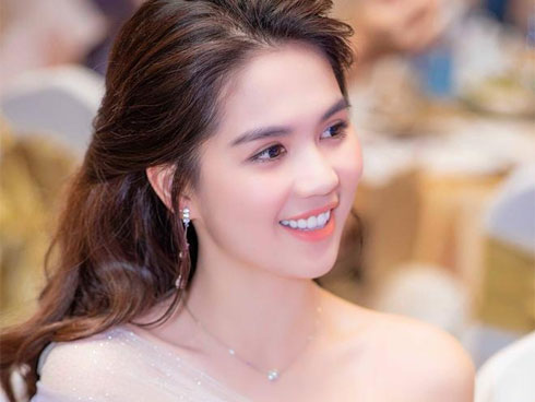 Ngọc Trinh tung bộ ảnh xuyên thấu gợi cảm chào đón tuổi 29-11