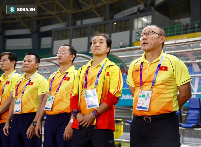 Giữa ồn ào không đáng, V.League liệu có tặng quà cho HLV Park Hang Seo?-2