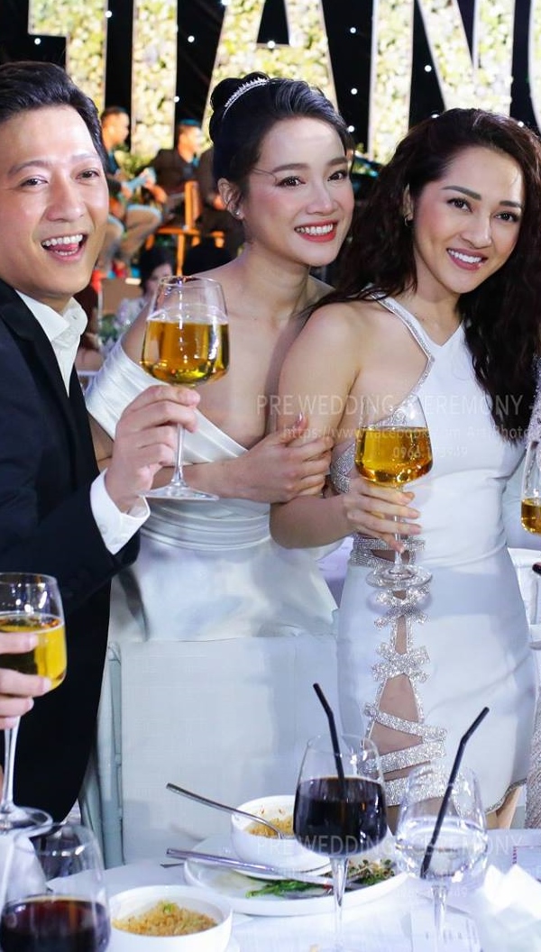 Fan mắt tròn mắt dẹt vì phát hiện điều này trong ảnh cưới Nhã Phương-5