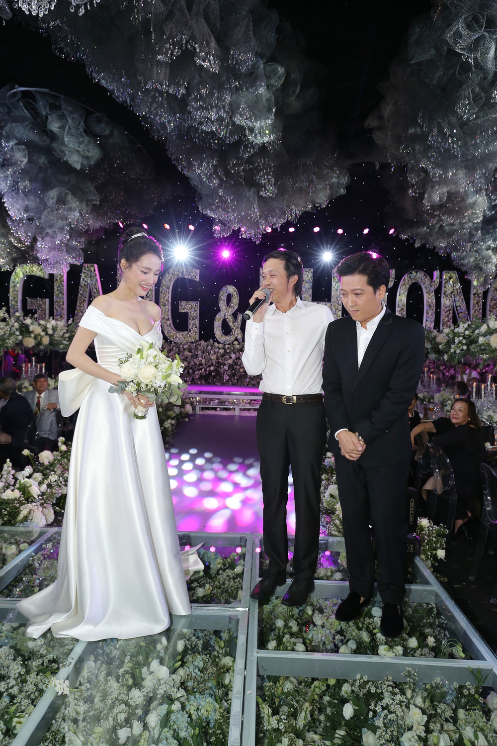 Fan mắt tròn mắt dẹt vì phát hiện điều này trong ảnh cưới Nhã Phương-2