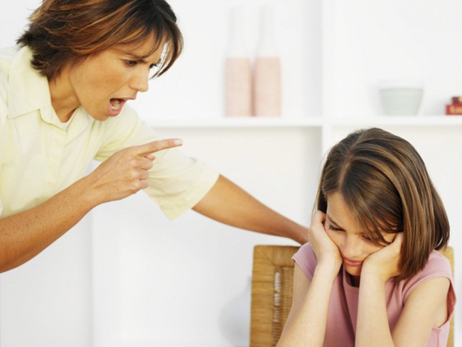 Những câu nói cha mẹ chỉ lỡ miệng cũng để lại vết thương lòng con suốt đời-1