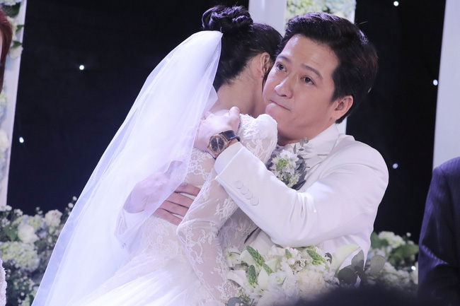 Phía sau giọt nước mắt của Nhã Phương - Trường Giang tại đám cưới là câu chuyện xúc động ít người biết-3