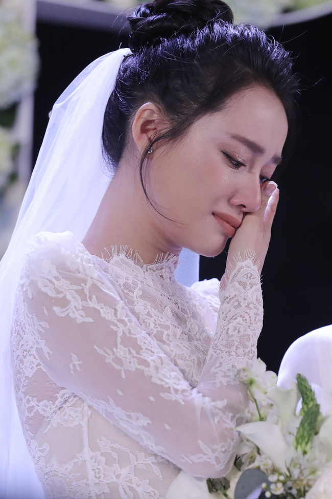 Phía sau giọt nước mắt của Nhã Phương - Trường Giang tại đám cưới là câu chuyện xúc động ít người biết-4
