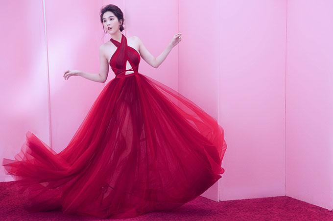 Ngọc Trinh tung bộ ảnh xuyên thấu gợi cảm chào đón tuổi 29-1