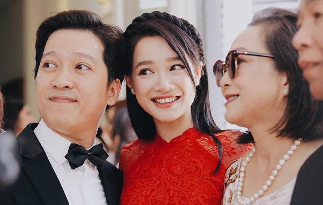 Ngày cưới được khen xinh đẹp, nhưng Nhã Phương vẫn để lộ bộ phận lão hóa sớm như U40-1