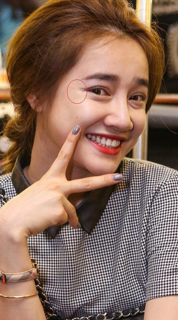 Ngày cưới được khen xinh đẹp, nhưng Nhã Phương vẫn để lộ bộ phận lão hóa sớm như U40-7