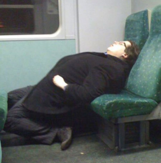 Buồn cười với những người ngã đâu cũng là giường-5