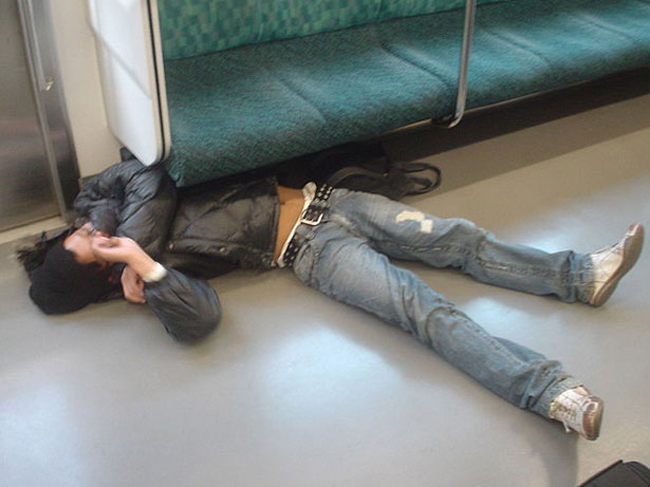 Buồn cười với những người ngã đâu cũng là giường-12