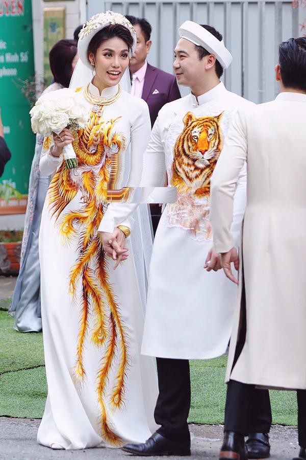 Kì lạ chưa, cả ba siêu đám cưới của showbiz Việt năm 2018 đều dính đến chuyện ba người-5