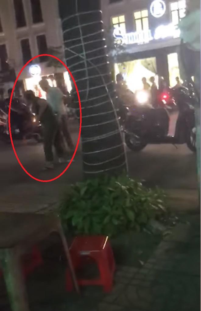 Màn đánh ghen văn minh hiếm thấy: Vợ đánh chồng tới tấp và còn tuyên bố với con giáp thứ 13 tặng không cho bồ-1