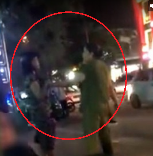 Màn đánh ghen văn minh hiếm thấy: Vợ đánh chồng tới tấp và còn tuyên bố với con giáp thứ 13 tặng không cho bồ-2