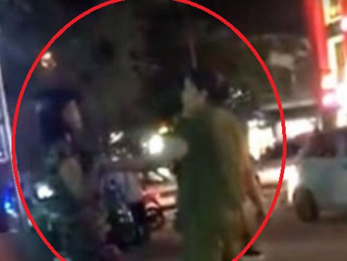 Màn đánh ghen 'văn minh' hiếm thấy: Vợ đánh chồng tới tấp và còn tuyên bố với con giáp thứ 13 'tặng không cho bồ'