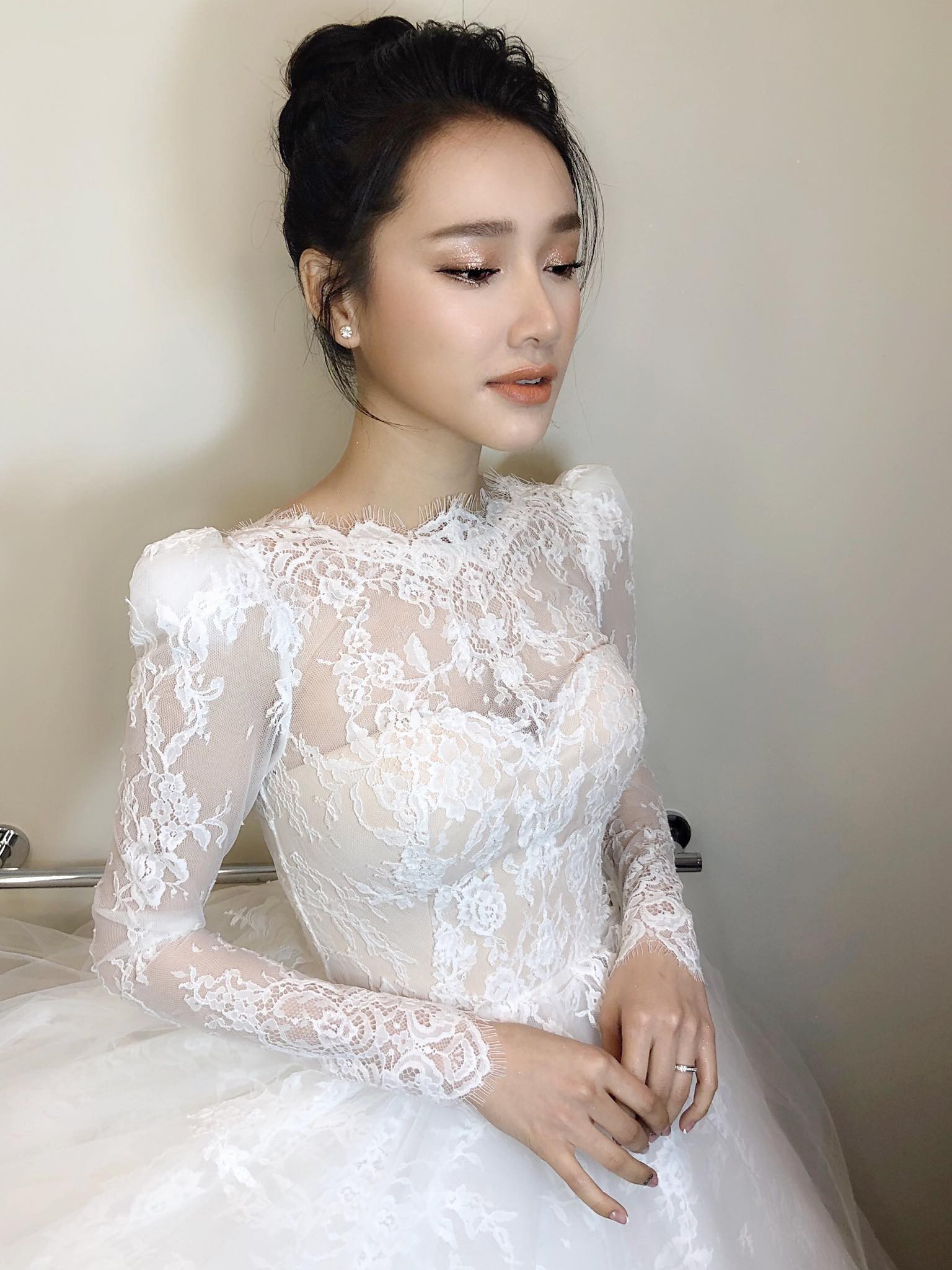 Hình ảnh Nhã Phương trong ngày cưới, cuối cùng nữ diễn viên cũng gia nhập hội chị em cằm nhọn hoắt rồi đấy à?-5