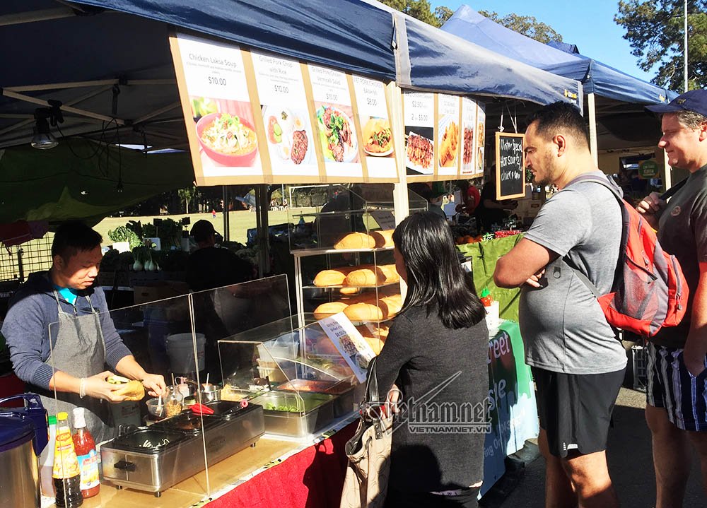 Kỹ sư người Việt bán xôi, nước mía mưu sinh ở Úc-1