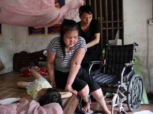 Người mẹ trẻ ung thư giai đoạn cuối ở Hà Nam: Đã rất lâu rồi gia đình em mới có tiền mua sữa cho 3 cô con gái