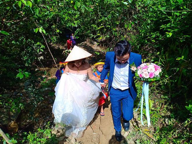Cô dâu 62 tuổi lấy chồng 26 tiết lộ điều bất ngờ trong chuyện gối chăn”-1