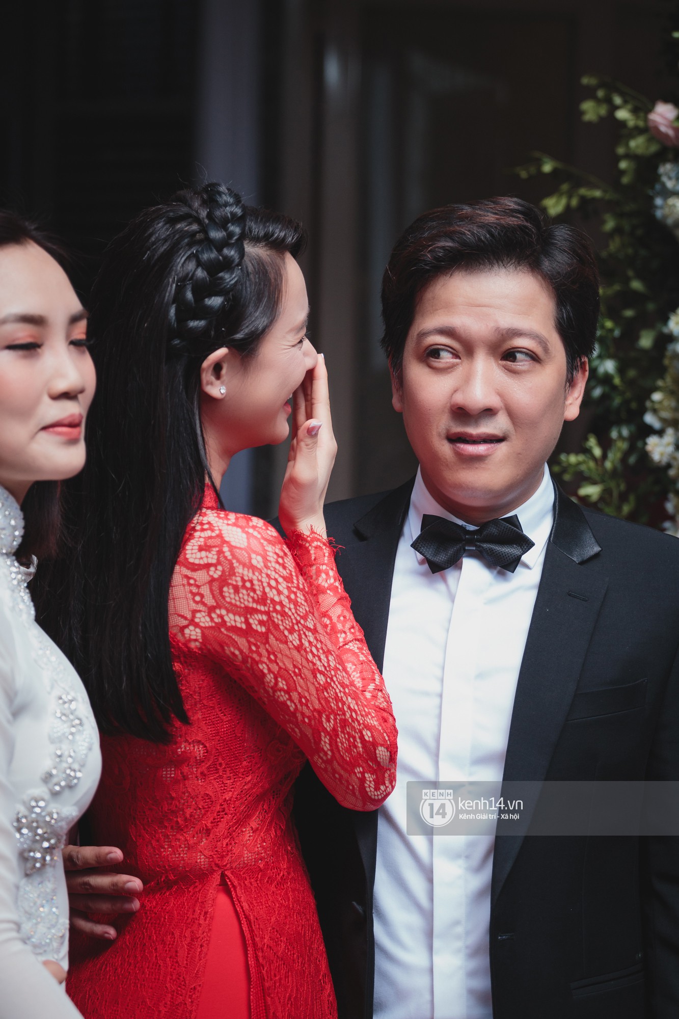 Chiều vợ như Trường Giang: Sợ Nhã Phương ướt chân, Mười Khó cõng tân nương vượt chướng ngại vật-1